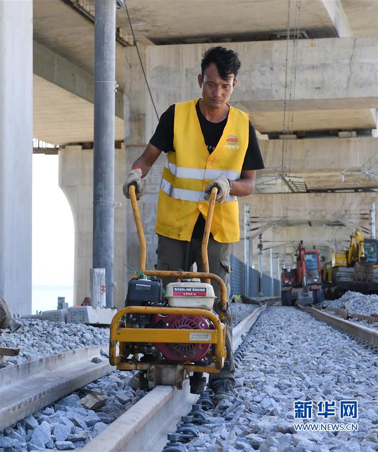 (經濟)(2)福建:平潭海峽公鐵大橋最后一根鐵路長軌換鋪完成