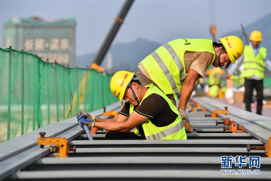 （經濟）（3）廣東清遠磁浮旅游專線開始鋪軌
