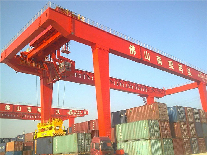 天津起重機(jī)-港口軌道式起重機(jī)