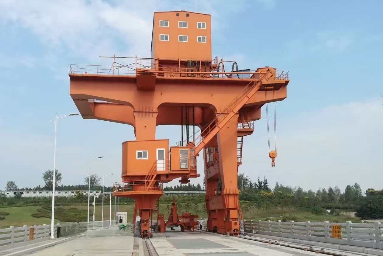 云南昆明壩頂門機啟閉機